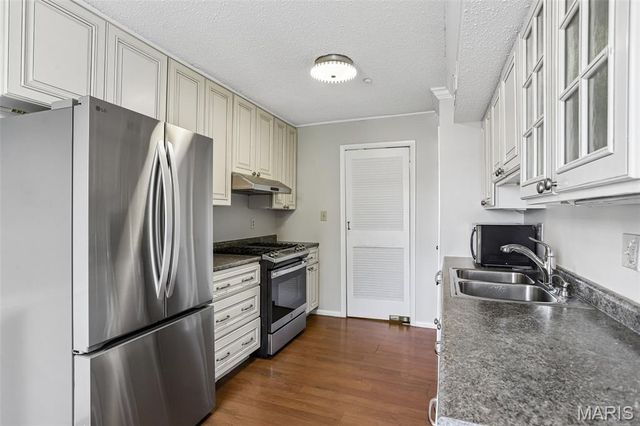 10367 Oxford Hill Drive 27, St Louis, MO 63146