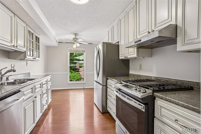 10367 Oxford Hill Drive 27, St Louis, MO 63146