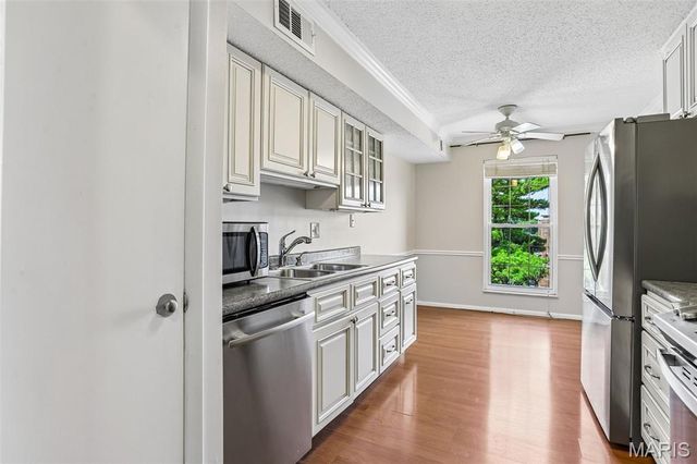 10367 Oxford Hill Drive 27, St Louis, MO 63146