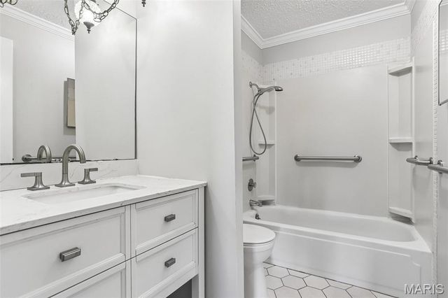 10367 Oxford Hill Drive 27, St Louis, MO 63146