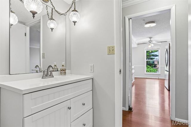 10367 Oxford Hill Drive 27, St Louis, MO 63146