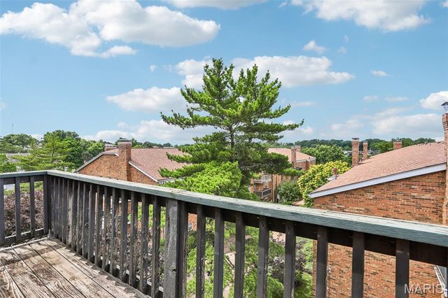 10367 Oxford Hill Drive 27, St Louis, MO 63146
