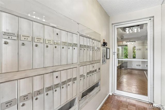10367 Oxford Hill Drive 27, St Louis, MO 63146