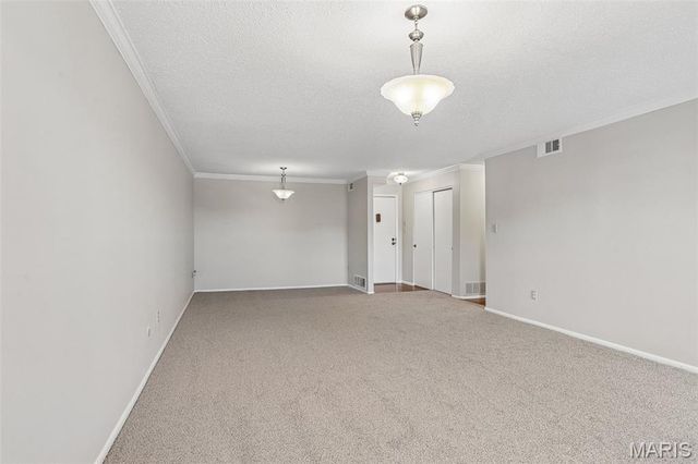 10367 Oxford Hill Drive 27, St Louis, MO 63146