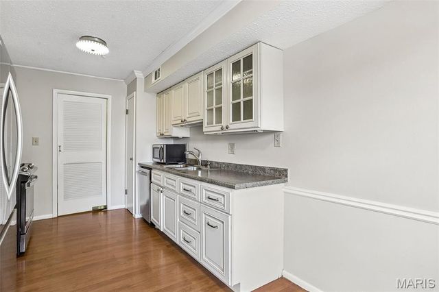 10367 Oxford Hill Drive 27, St Louis, MO 63146