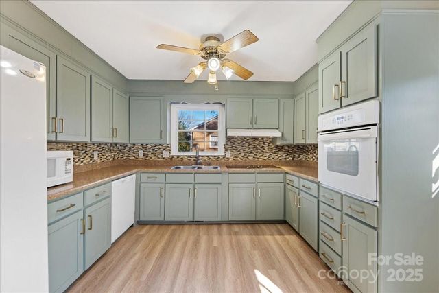 2418 Vista Drive, Charlotte, NC 28212