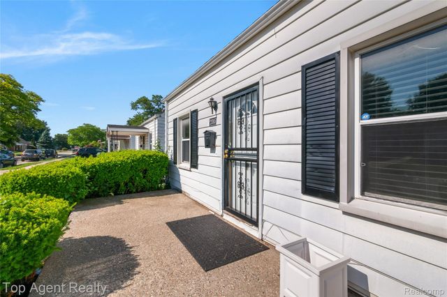 22085 Rausch Avenue, Eastpointe, MI 48021