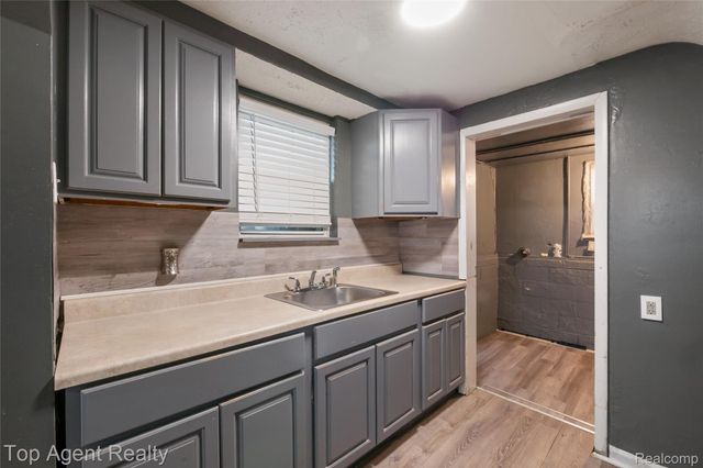 22085 Rausch Avenue, Eastpointe, MI 48021