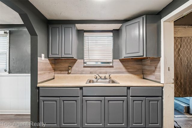 22085 Rausch Avenue, Eastpointe, MI 48021