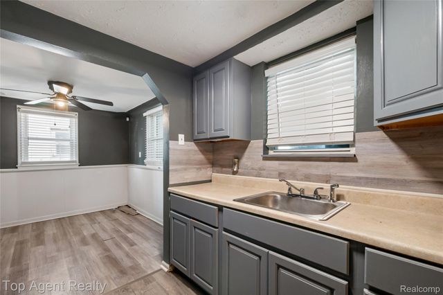 22085 Rausch Avenue, Eastpointe, MI 48021