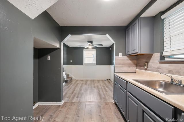 22085 Rausch Avenue, Eastpointe, MI 48021