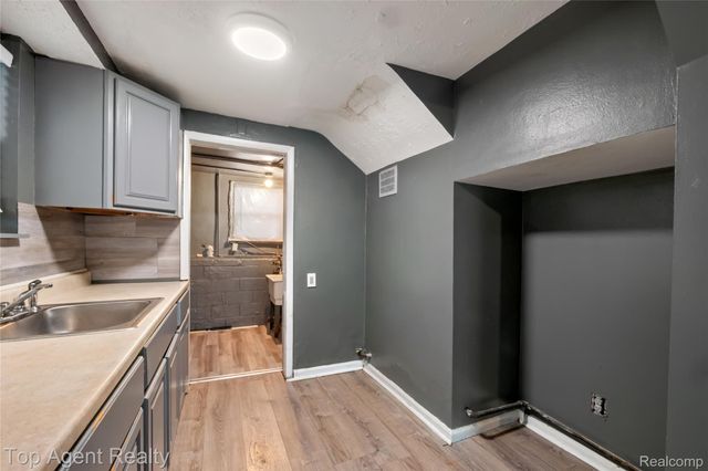 22085 Rausch Avenue, Eastpointe, MI 48021