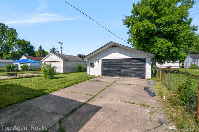 22085 Rausch Avenue, Eastpointe, MI 48021