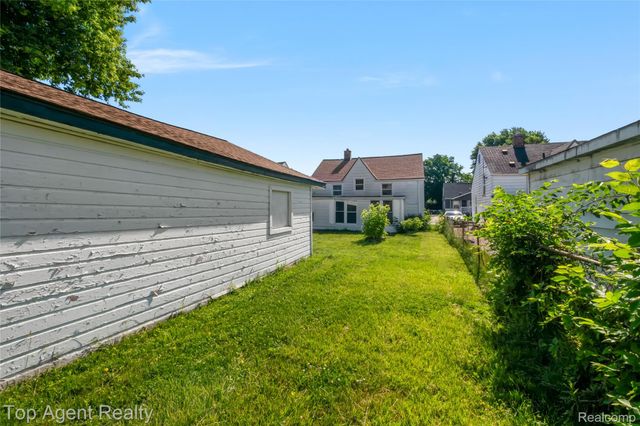 22085 Rausch Avenue, Eastpointe, MI 48021