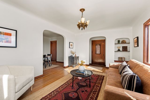 617 E 10TH AVE, Salt Lake City, UT 84103