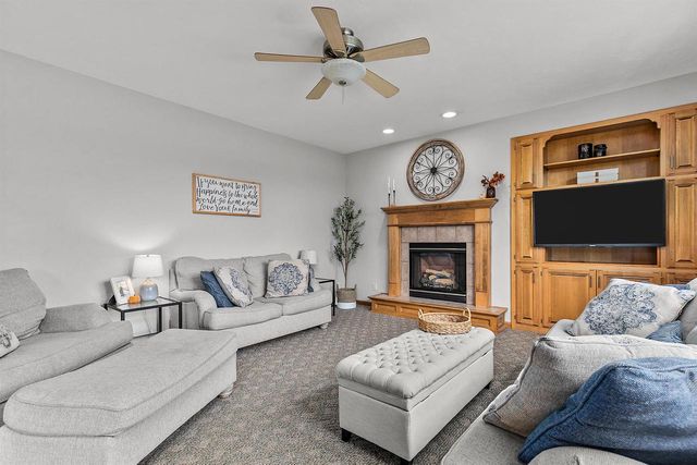 4144 N FOXGLOVE LANE, Appleton, WI 54913