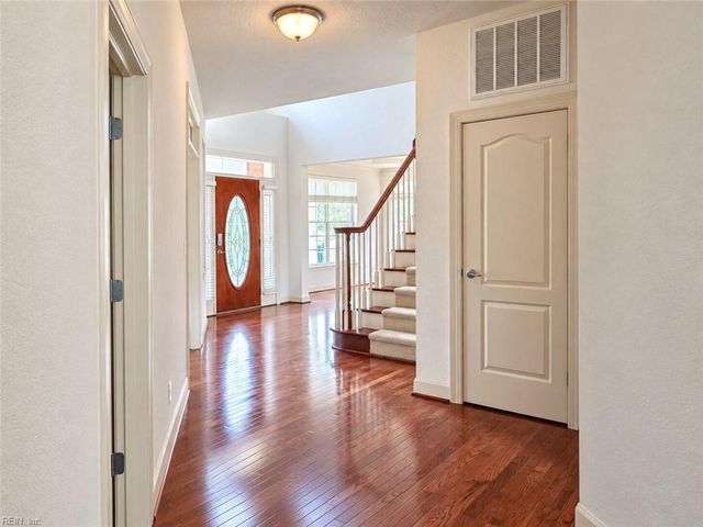 1412 Kemp Bridge LN, Chesapeake, VA 23320