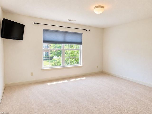 1412 Kemp Bridge LN, Chesapeake, VA 23320