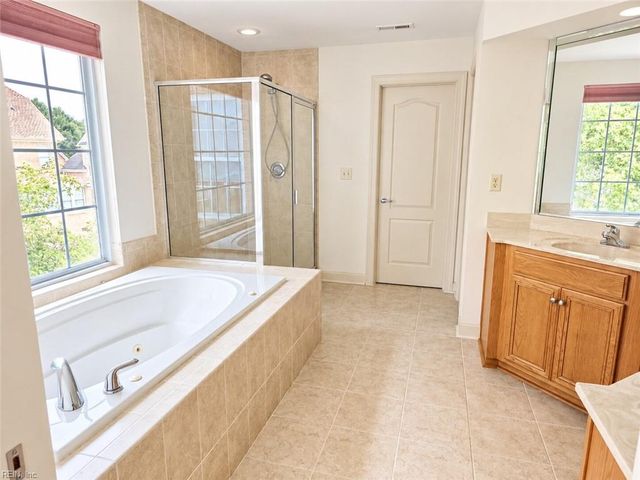1412 Kemp Bridge LN, Chesapeake, VA 23320