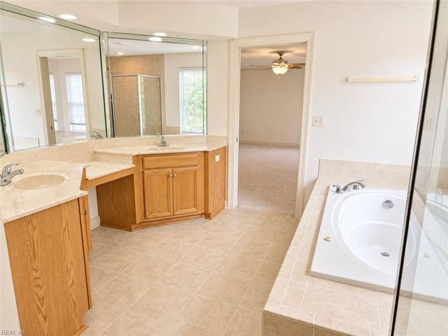 1412 Kemp Bridge LN, Chesapeake, VA 23320