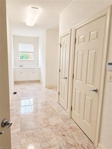 1412 Kemp Bridge LN, Chesapeake, VA 23320