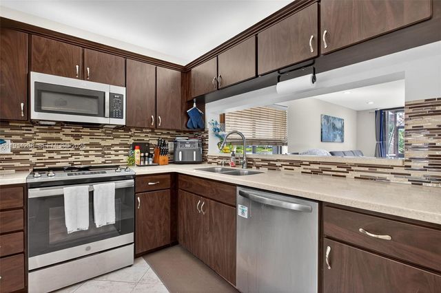 4588 Carambola Cir S 27219, Coconut Creek, FL 33066