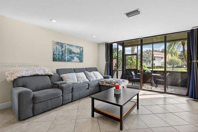 4588 Carambola Cir S 27219, Coconut Creek, FL 33066