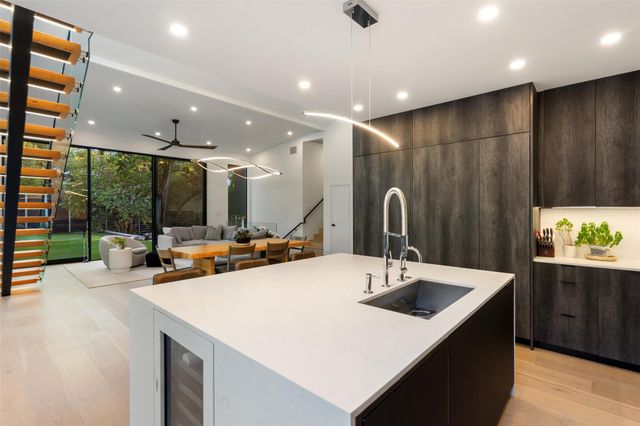 2503 Dip CV, Austin, TX 78704