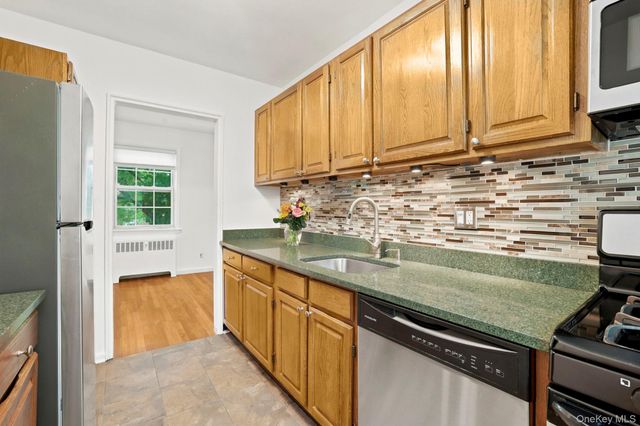 186 Pinewood Road 56, Hartsdale, NY 10530
