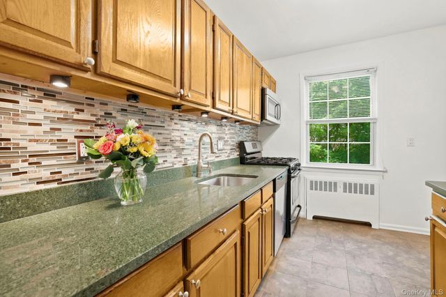 186 Pinewood Road 56, Hartsdale, NY 10530