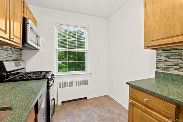 186 Pinewood Road 56, Hartsdale, NY 10530
