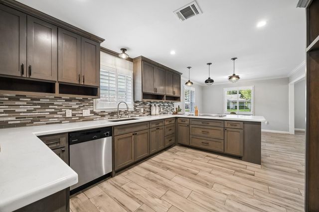 11007 Cranbrook Road, Houston, TX 77042