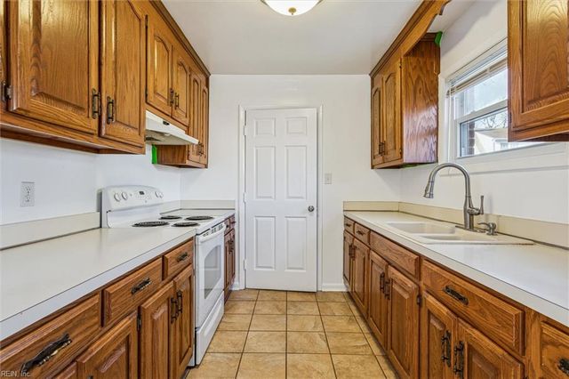 41 Ivy Farms RD, Newport News, VA 23601