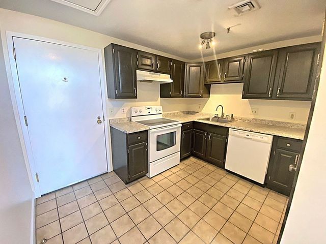 219 Central St 3B, Lowell, MA 01852