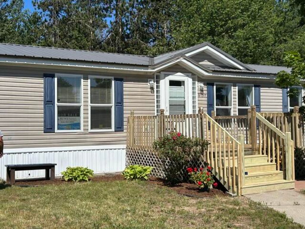 9137 Pine Lake Court, West Olive, MI 49460
