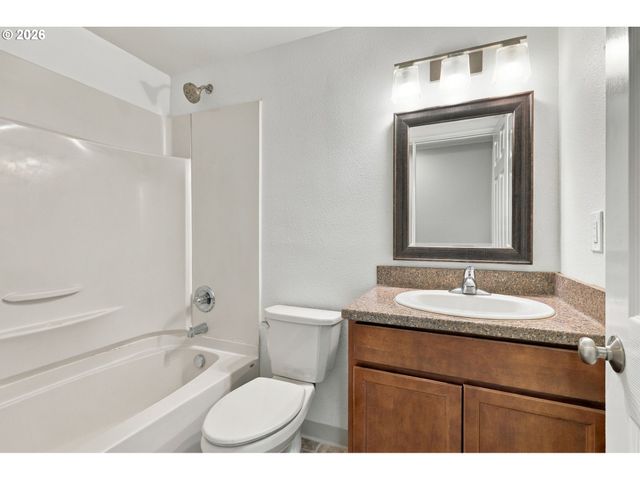 1240 Nw 55TH Loop, Vancouver, WA 98663