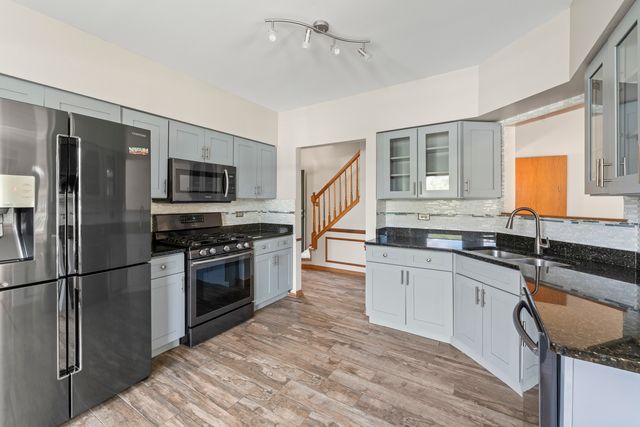 10930 Jodan Drive, Oak Lawn, IL 60453