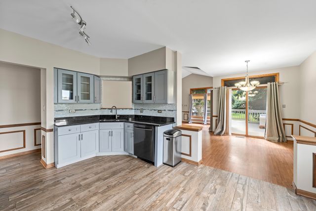 10930 Jodan Drive, Oak Lawn, IL 60453