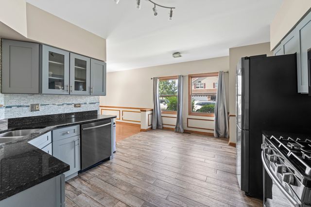 10930 Jodan Drive, Oak Lawn, IL 60453