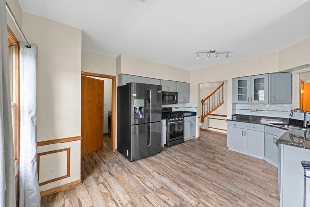 10930 Jodan Drive, Oak Lawn, IL 60453