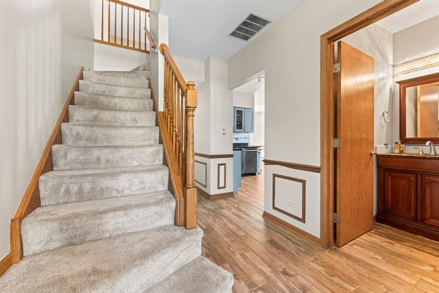10930 Jodan Drive, Oak Lawn, IL 60453