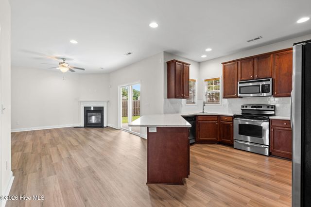 8064 W Highcroft Drive NE, Leland, NC 28451