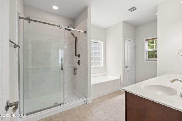 8064 W Highcroft Drive NE, Leland, NC 28451