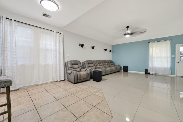 4492 Gran Canary Drive, League City, TX 77573