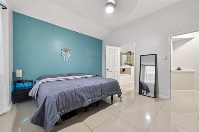 4492 Gran Canary Drive, League City, TX 77573