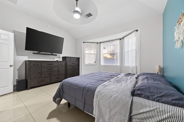 4492 Gran Canary Drive, League City, TX 77573