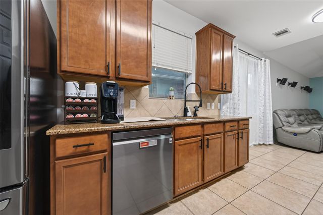 4492 Gran Canary Drive, League City, TX 77573