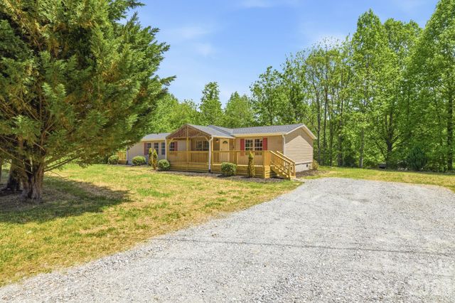 6490 Willow Road, Hendersonville, NC 28739