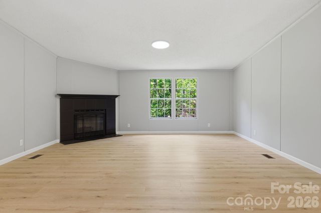 6490 Willow Road, Hendersonville, NC 28739