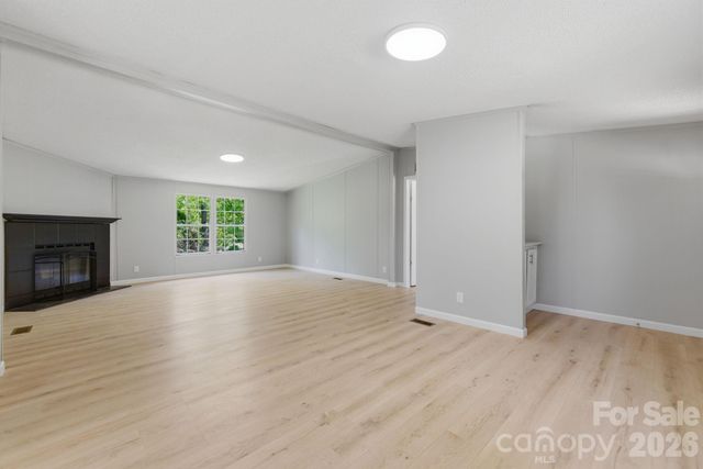 6490 Willow Road, Hendersonville, NC 28739